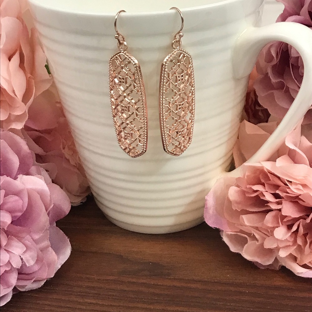 Elegant Oblong Filigree Dangle Earrings - Picture 4 of 7